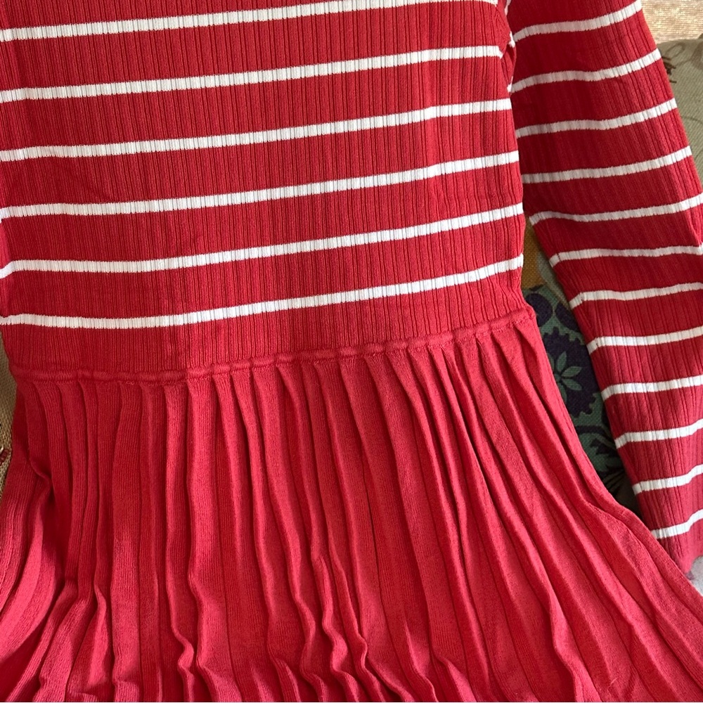 NWT FIT & FLARE CHRISTMAS MIDI DRESS Size Medium Long Sleeve Red Striped Pleated - Picture 5 of 7